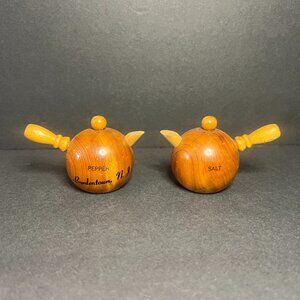 Wooden Set of 2 Bordentown NJ Souvenir Mini Teapot Salt & Pepper Shakers 2"
